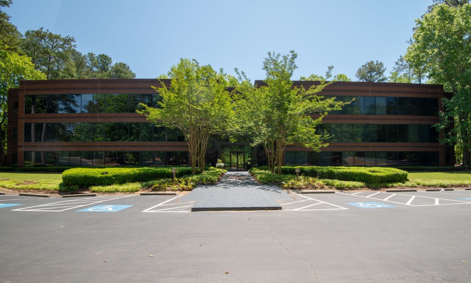 Brookside Office Building: 200 Westpark Dr, Peachtree City, GA 30269